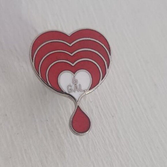 Blood Drive Six 6 Gallon Award Vintage Lapel Pin Tie Tack - Bleeding Heart Badge - Picture 1 of 4